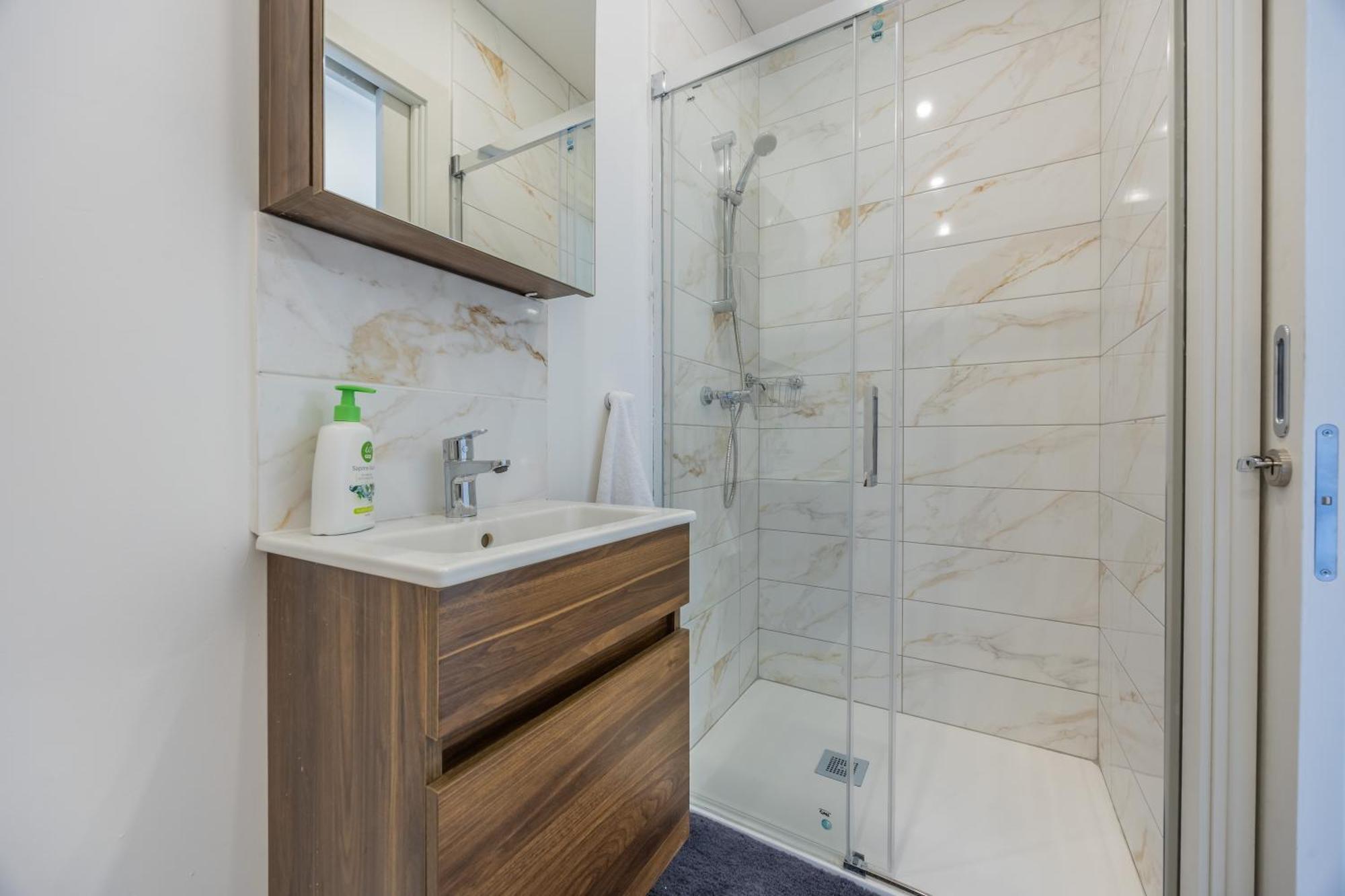 Sleek & Stylish 2Br Accommodation With Large Private Terrace - Close To Saint Julian'S & Tigne Shopping Mall Sliema Esterno foto