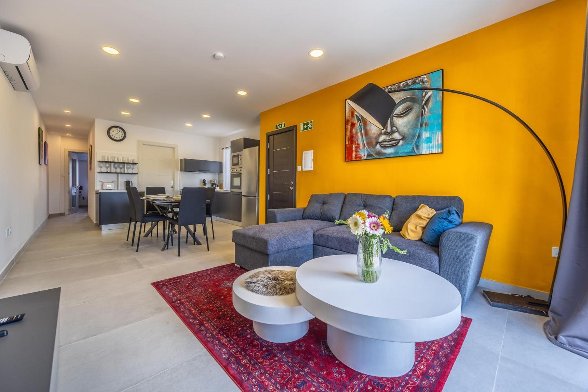 Sleek & Stylish 2Br Accommodation With Large Private Terrace - Close To Saint Julian'S & Tigne Shopping Mall Sliema Esterno foto