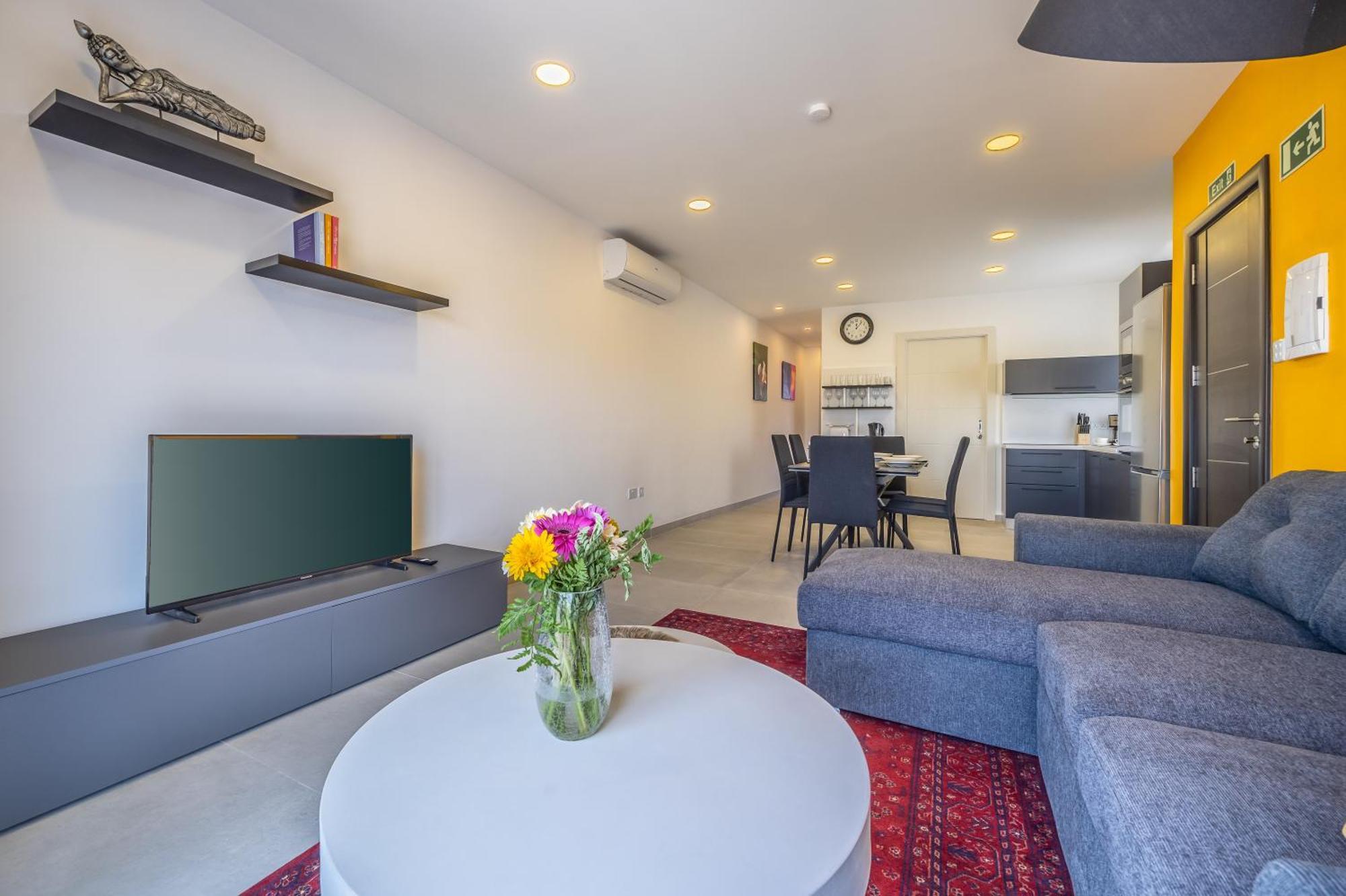 Sleek & Stylish 2Br Accommodation With Large Private Terrace - Close To Saint Julian'S & Tigne Shopping Mall Sliema Esterno foto